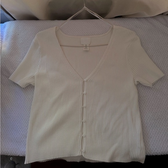 H&M cute botton up shirt - Picture 2 of 3